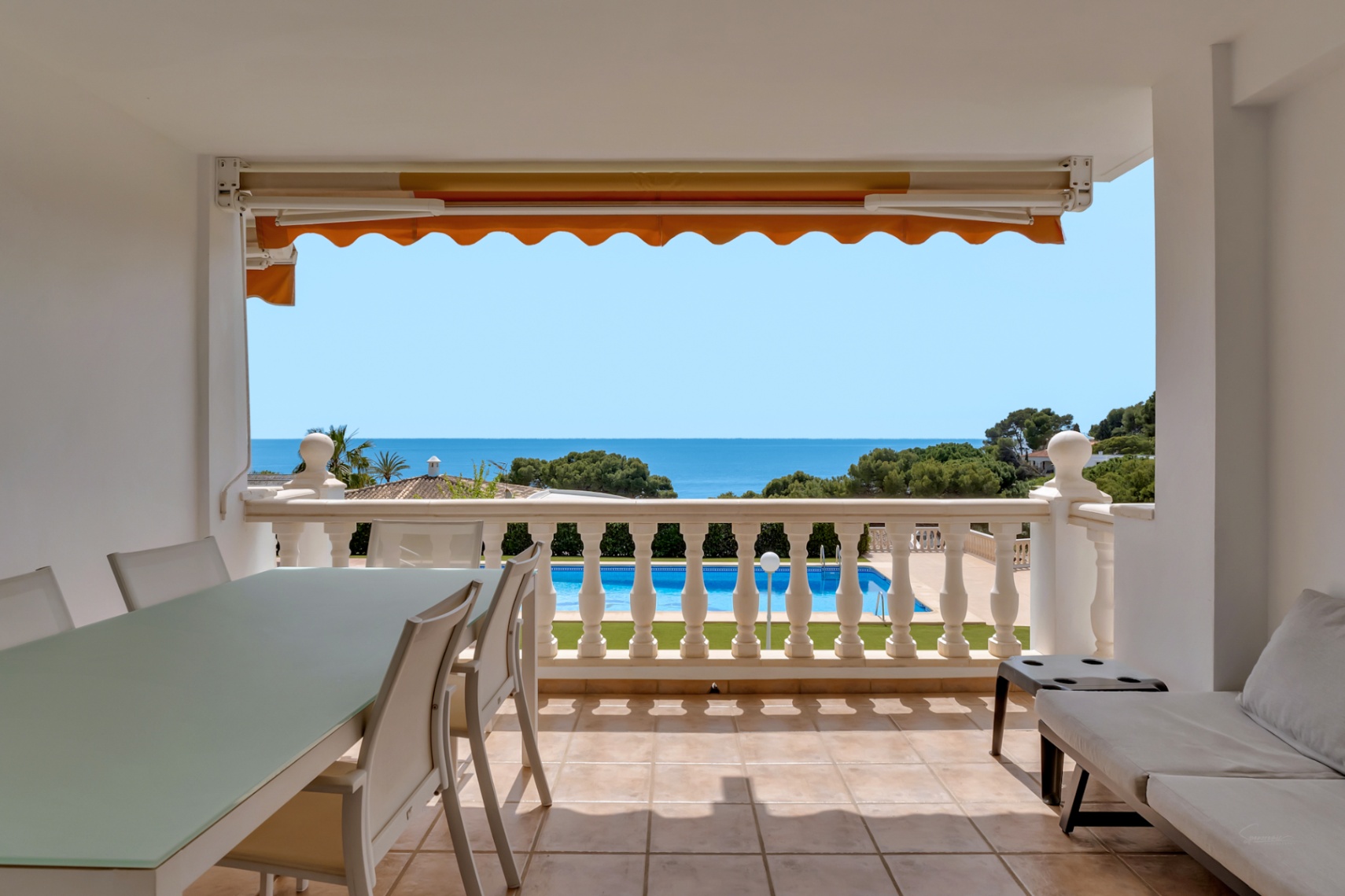 Dúplex exclusivo de 3 dormitorios en primera línea de playa en Moraira