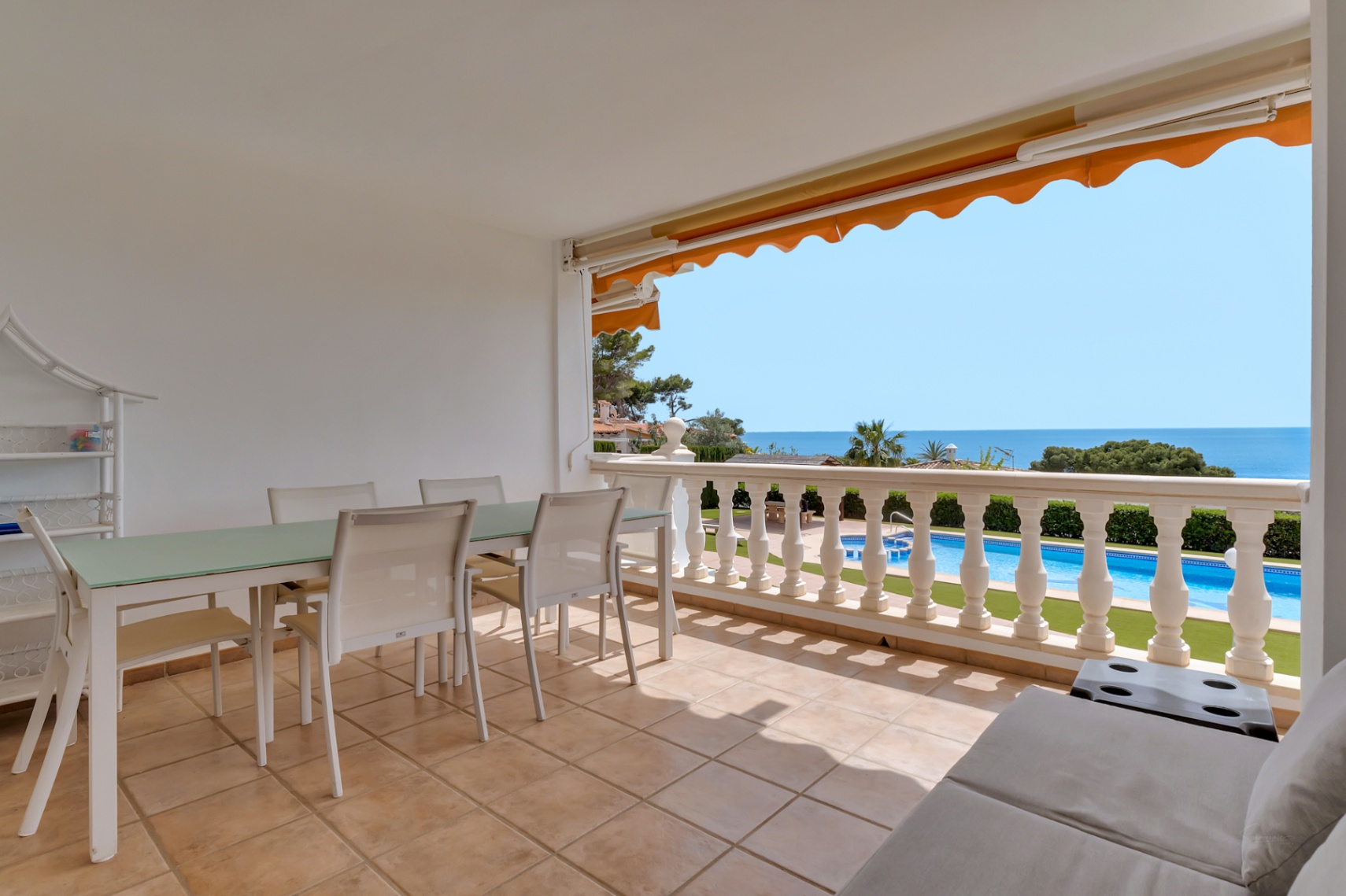 Dúplex exclusivo de 3 dormitorios en primera línea de playa en Moraira