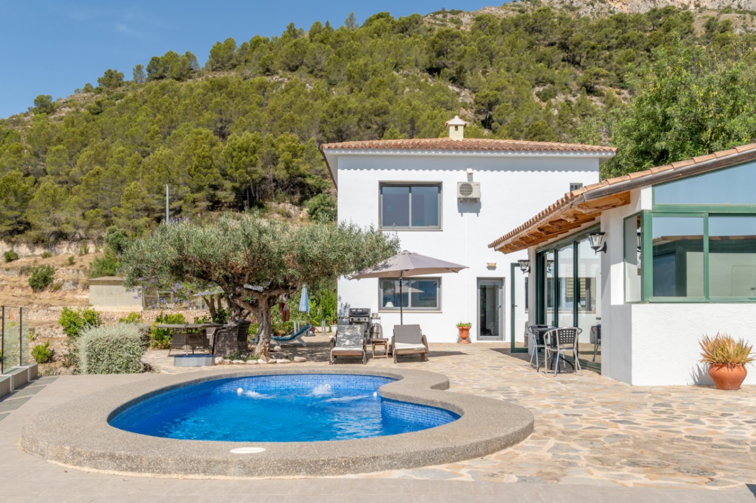 Villa Horizonte – Privacidad, Luz y Esencia Mediterránea en lo Alto de Bolulla