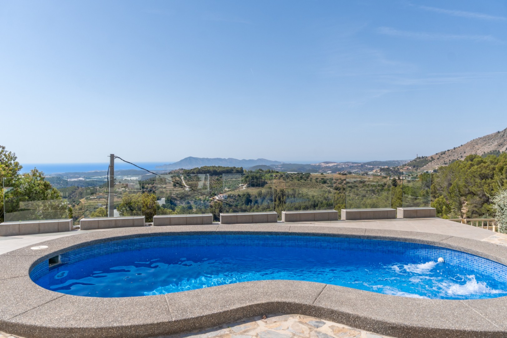 Villa Horizonte – Privacidad, Luz y Esencia Mediterránea en lo Alto de Bolulla