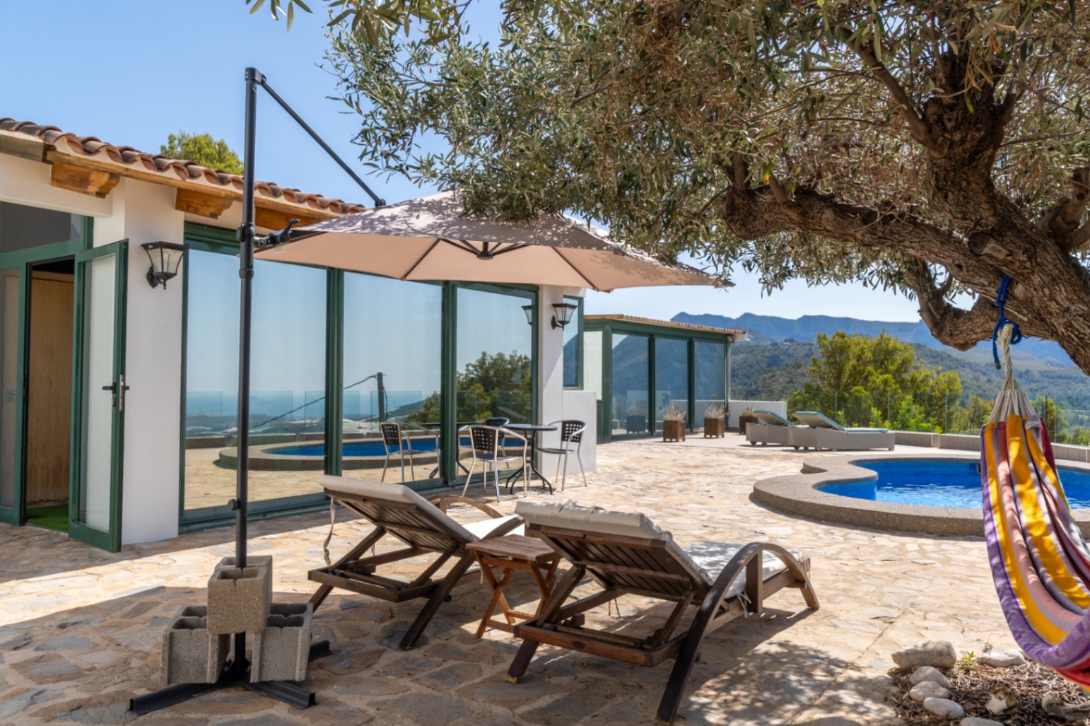 Villa Horizonte – Privacidad, Luz y Esencia Mediterránea en lo Alto de Bolulla