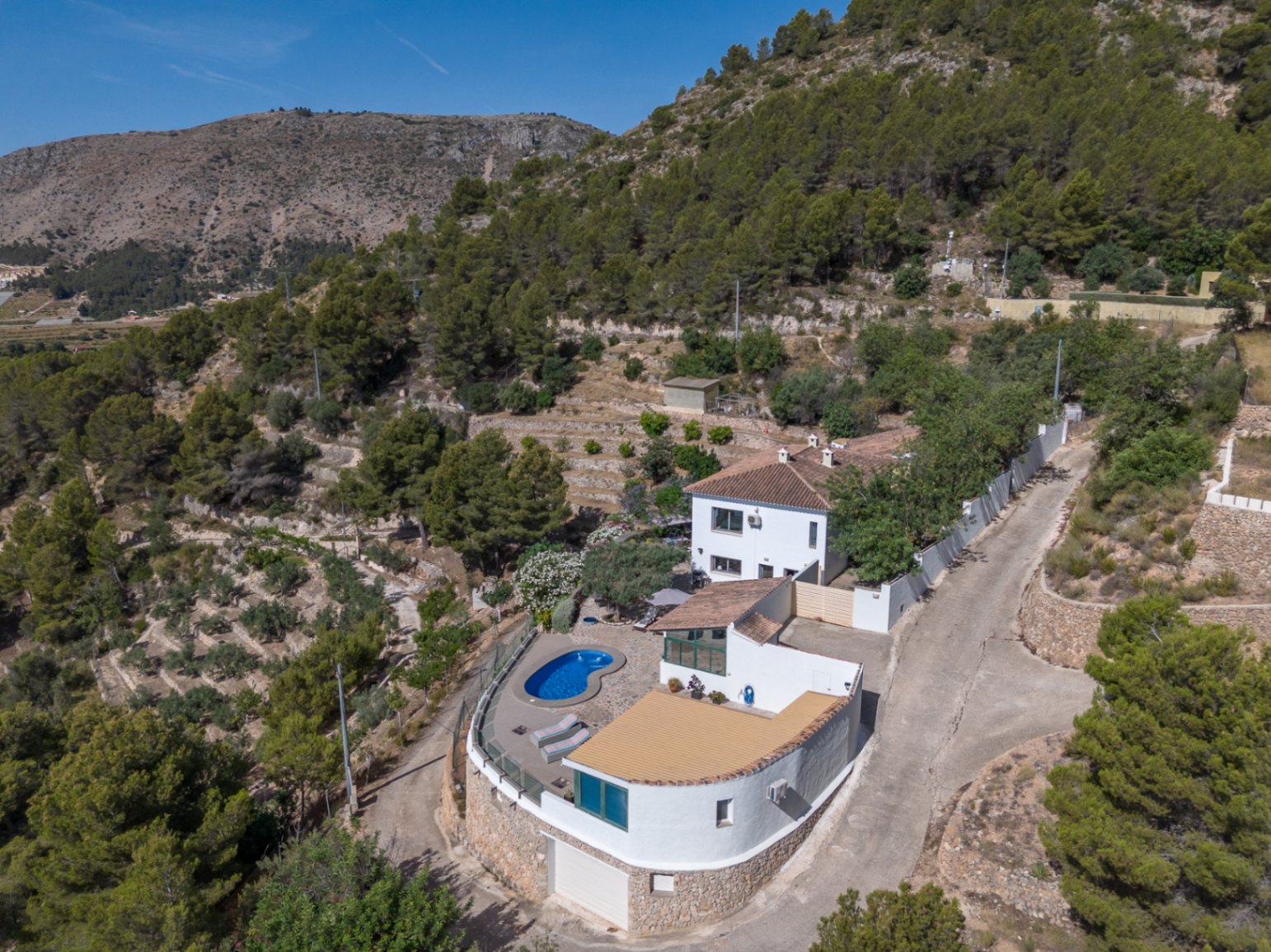 Villa Horizonte – Privacidad, Luz y Esencia Mediterránea en lo Alto de Bolulla