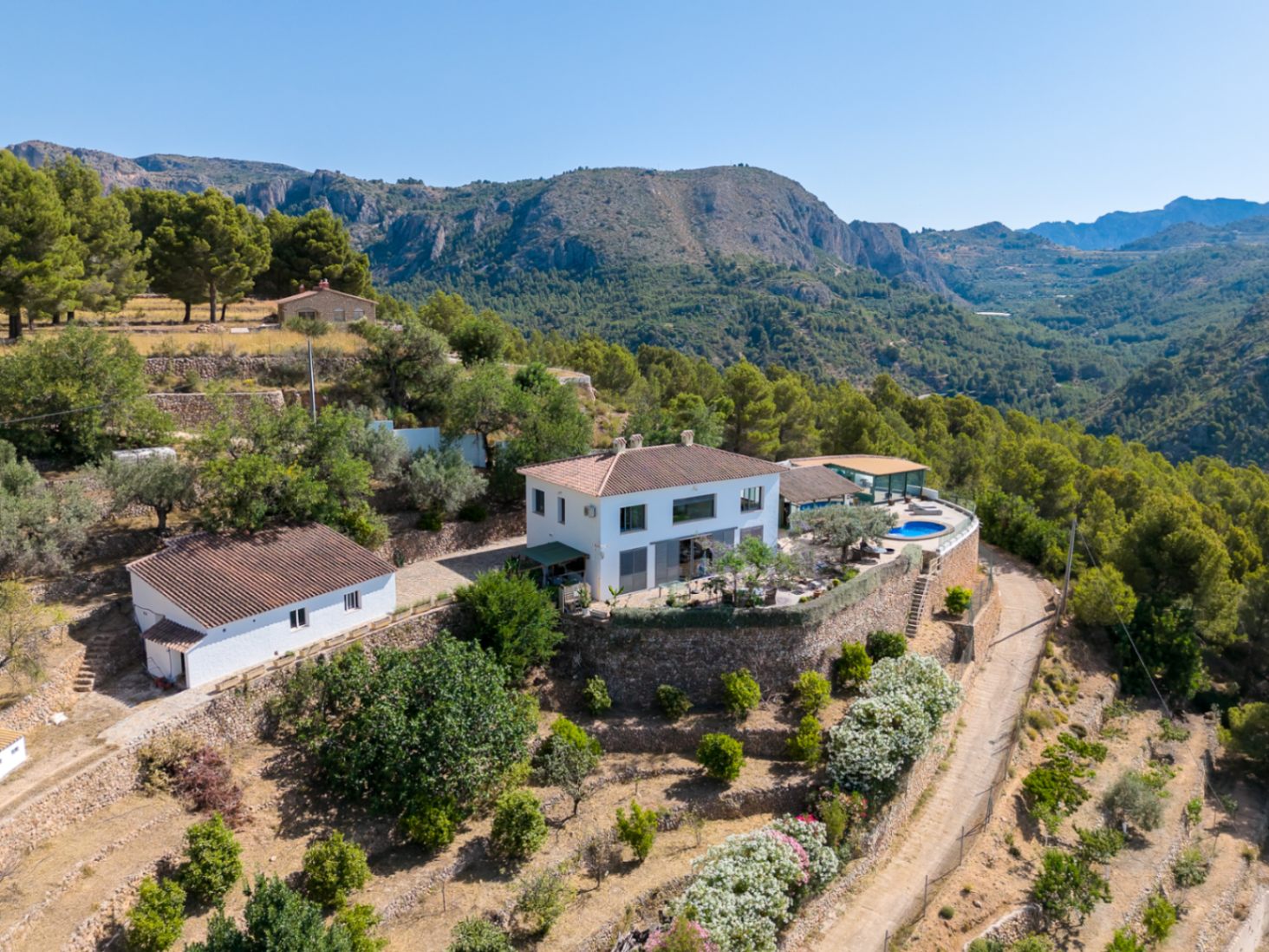 Villa Horizonte – Privacidad, Luz y Esencia Mediterránea en lo Alto de Bolulla