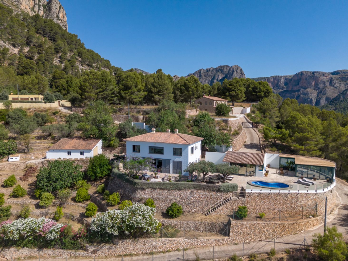 Villa Horizonte – Privacidad, Luz y Esencia Mediterránea en lo Alto de Bolulla