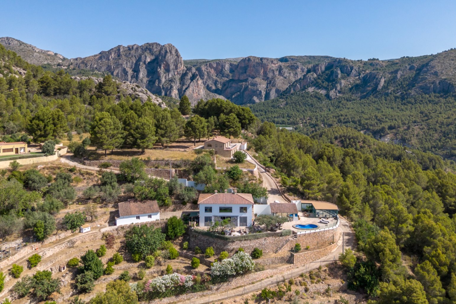 Villa Horizonte – Privacidad, Luz y Esencia Mediterránea en lo Alto de Bolulla